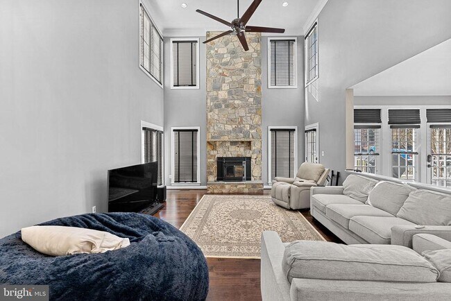 Building Photo - 8138 Rondelay Ln