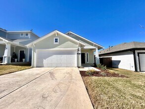 Building Photo - Move-In Ready 3BR, 2BA with Fully Equipped Kitchen & Laundry Room