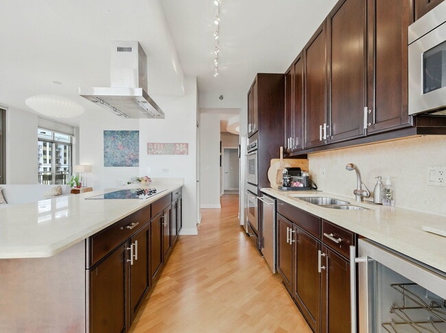 Building Photo - 1335 S Prairie Ave