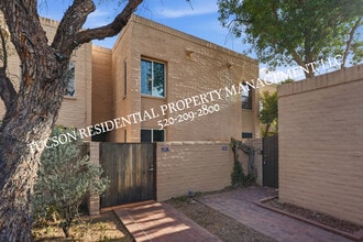 Building Photo - 2824 E Sierra Vista Rd