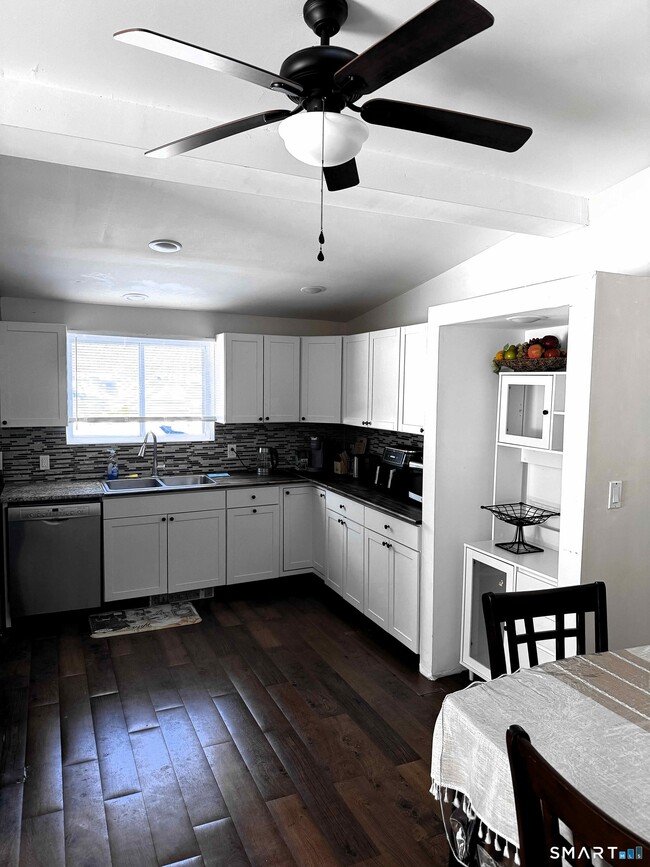 Building Photo - 541 Park Ave