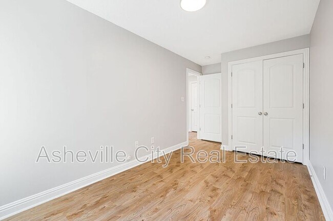 Building Photo - 84 Green Oak Rd