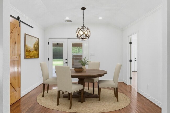Building Photo - 1320 Woodvine Dr