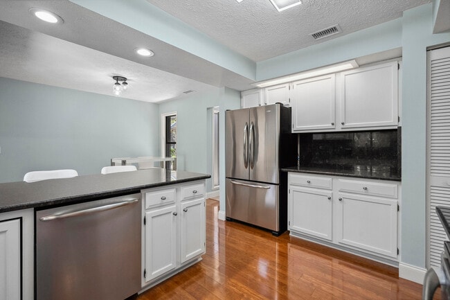 Building Photo - 5300 SE Schooner Oaks Way