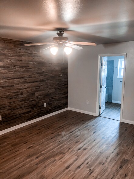 Building Photo - 340 W Main St