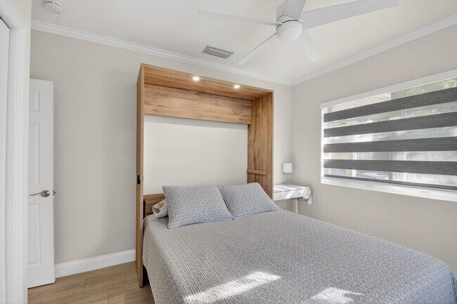 Building Photo - 1511 S Palmway