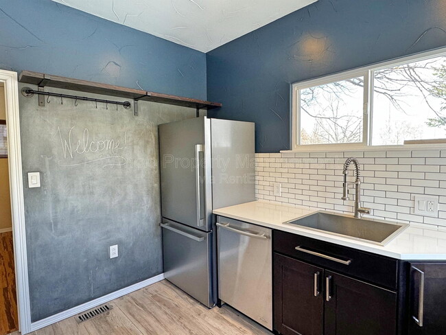 Building Photo - 5680 W 9th Ave