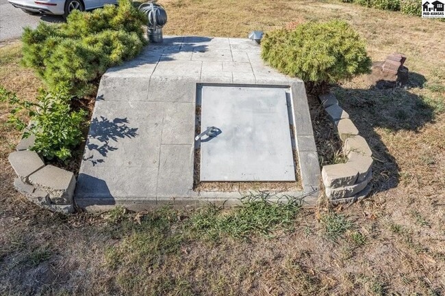 Building Photo - Beautiful 4-Bedroom, 1.5 Bathroom Home