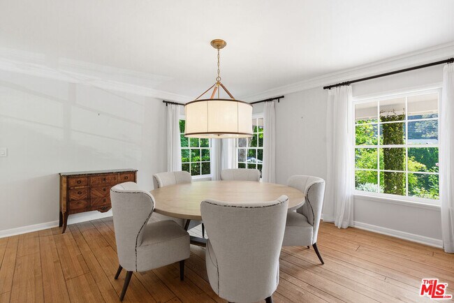 Building Photo - 9305 Hazen Dr