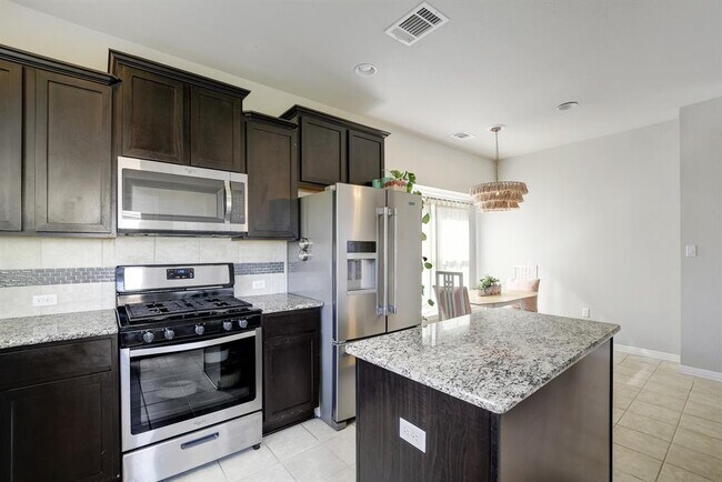 Building Photo - 518 Stonewood Ln