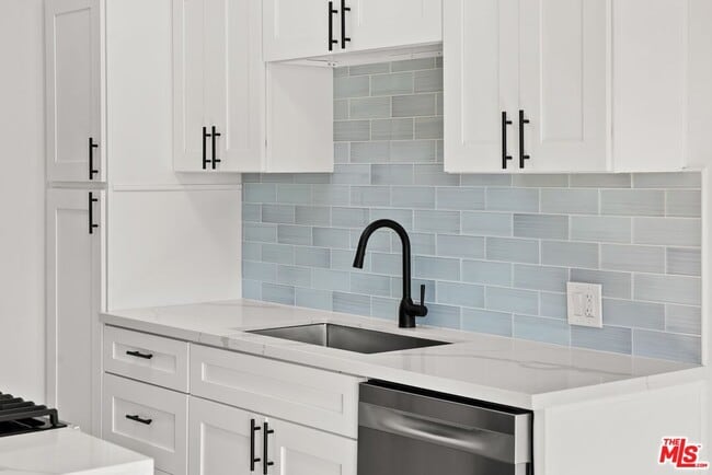 Building Photo - 4018 La Salle Ave