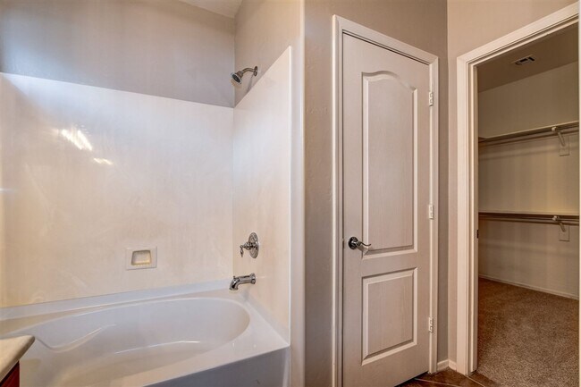 Building Photo - 4 bedroom 2 bath home in Highlands Ranch neighborhood in Chino Valley