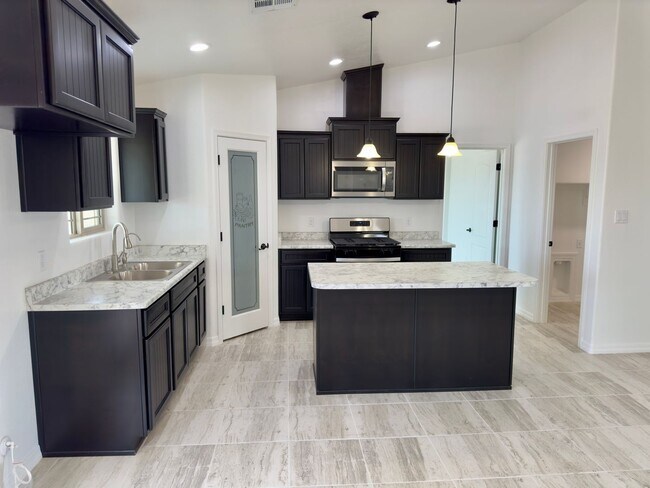 Building Photo - Almost New 3-Bedroom, 2-Bath Home for Rent in Bienestar 12!