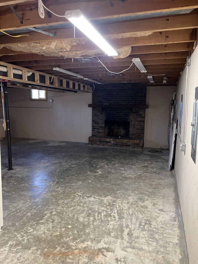Building Photo - 503 Aspen Way