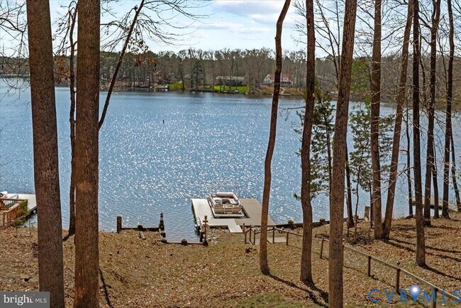 Building Photo - 686 Lake Caroline Dr