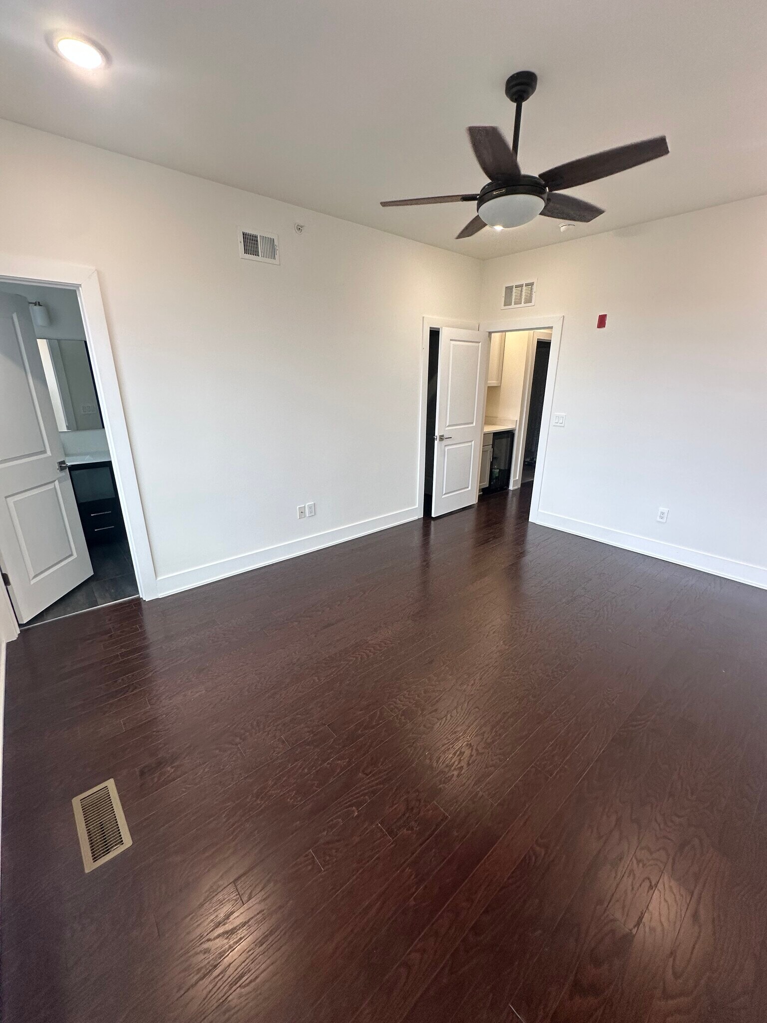 Master Bedroom - 516 W Montgomery Ave
