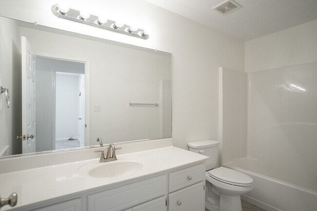 Building Photo - 537 Cedar Rock Dr