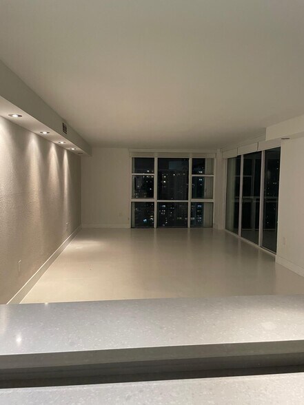 Building Photo - 3625 N Country Club Dr