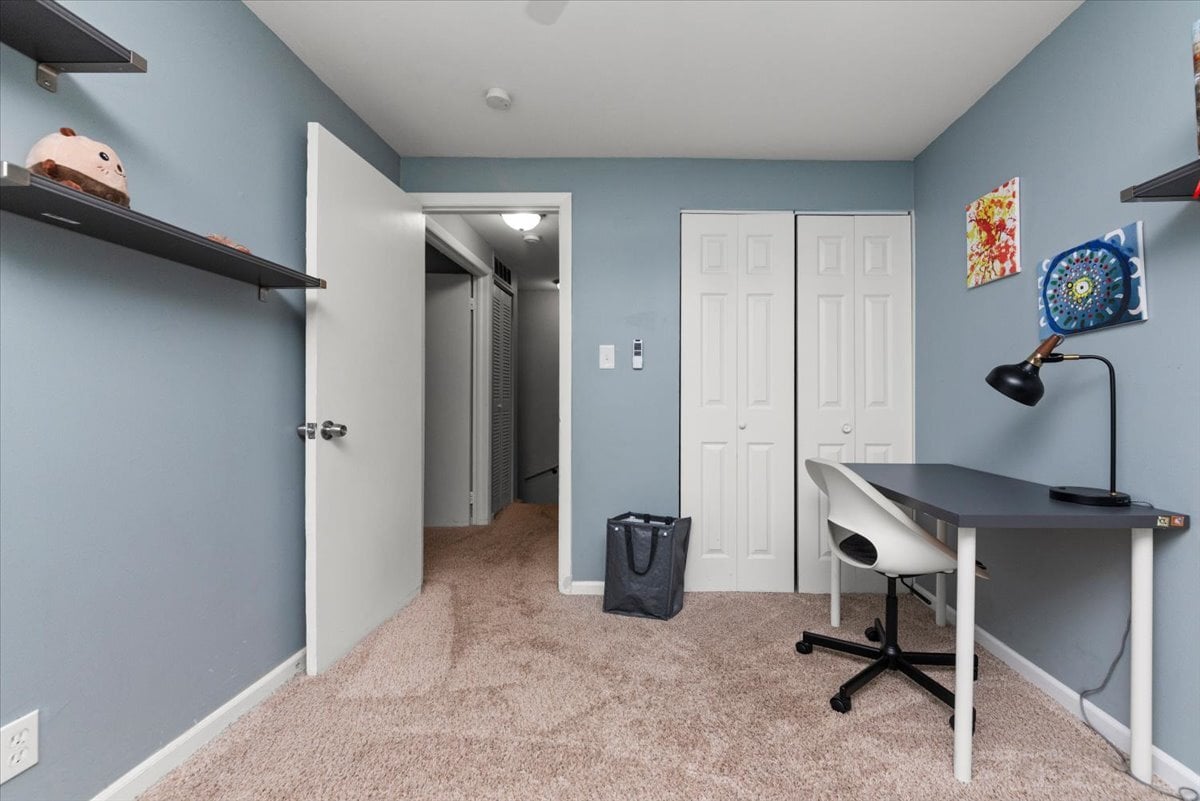 Building Photo - 15 N Fernwood Dr