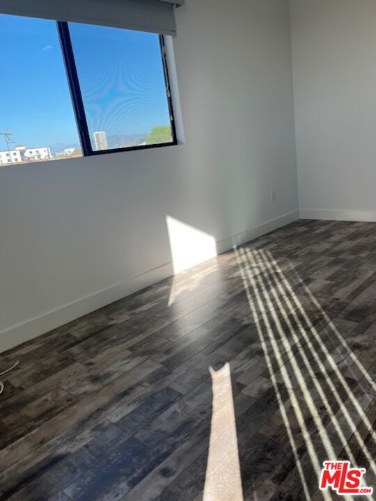 Building Photo - 1445 S Fairfax Ave