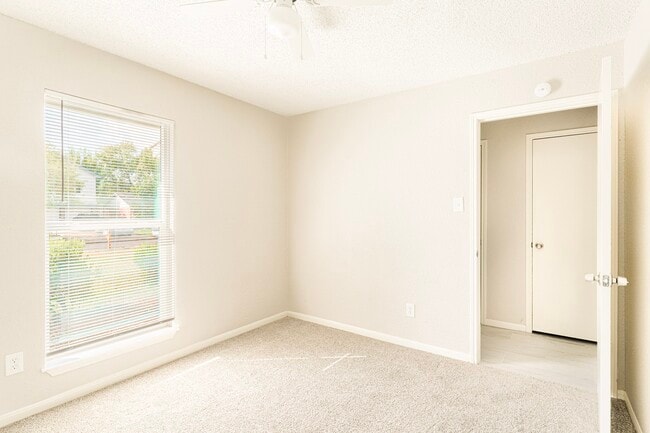 Building Photo - 19414 Leafwood Ln