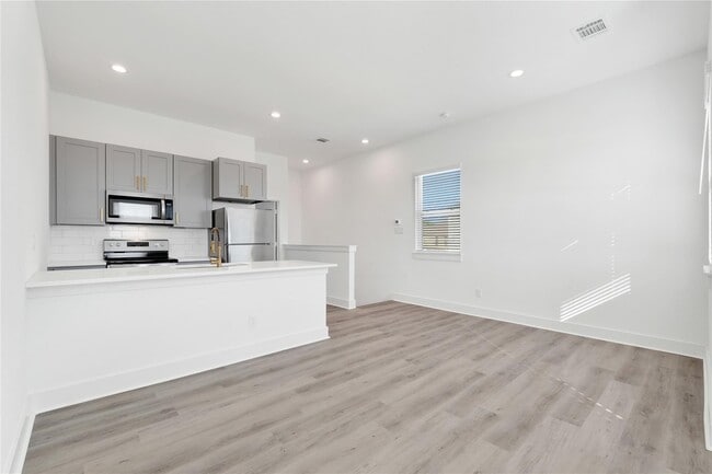 Building Photo - 3210 Frying Pan Pl