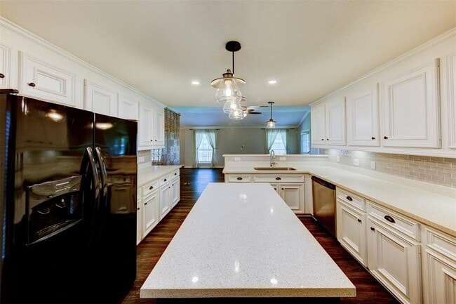 Building Photo - 402 Live Oak Ln