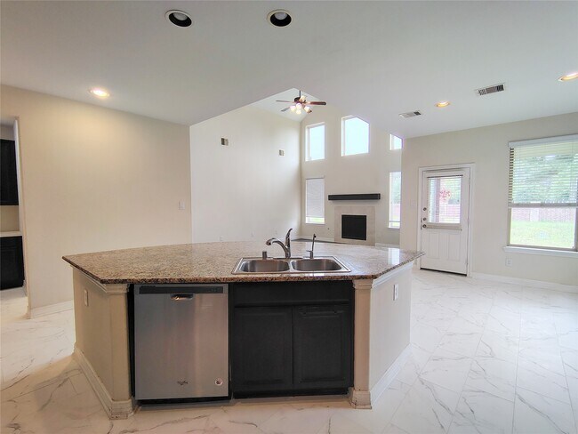 Building Photo - 10551 Paula Bluff Ln