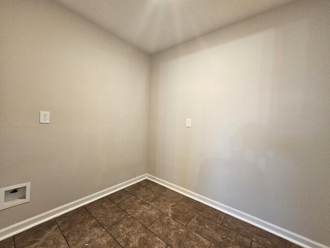 Building Photo - 3103 Easton Dr