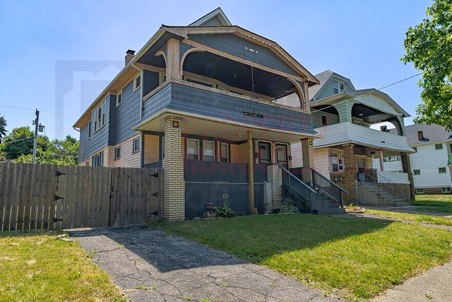 Primary Photo - 3633 E 153rd St