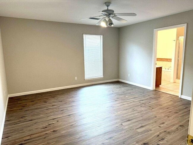 Building Photo - 305 E Mescalero Rd