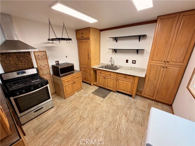 Building Photo - 156 W Escalones