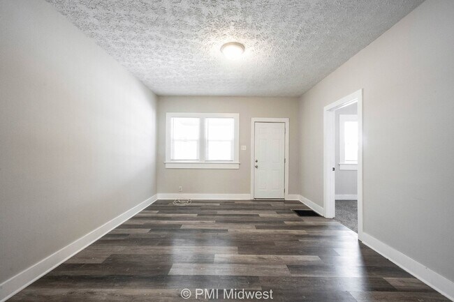 Building Photo - Charming 2 Bed, 1 Bath Rental in Indianapolis!