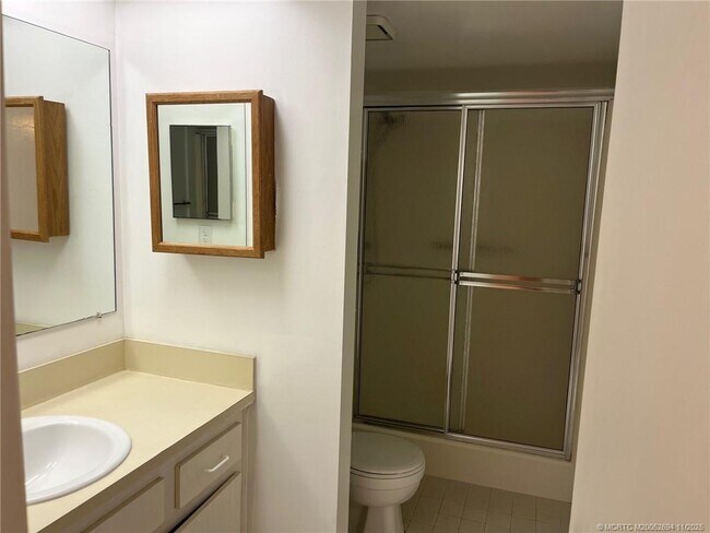 Building Photo - 1290 SE Parkview Pl