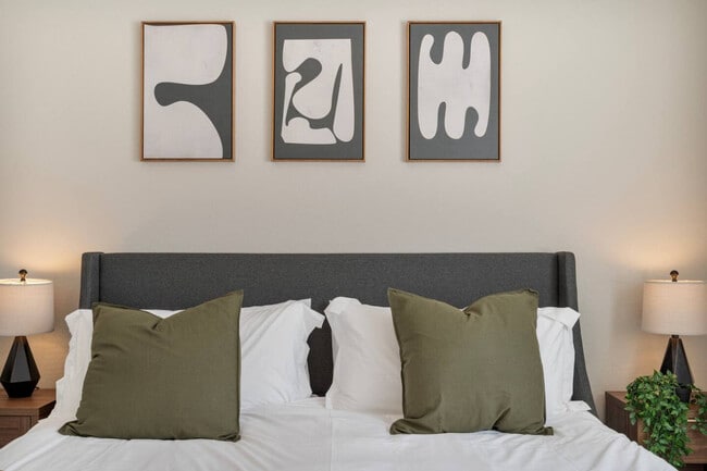 Building Photo - 16601 N Parkview Pl