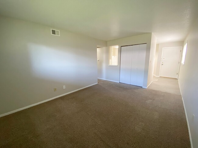 Building Photo - Willow Way