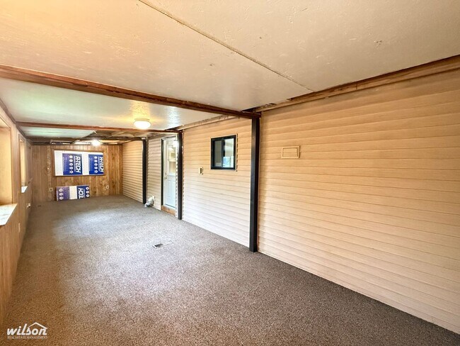 Building Photo - Charming 2 Bed, 2 Bath Home with Water, Sewer and Garbage Paid!