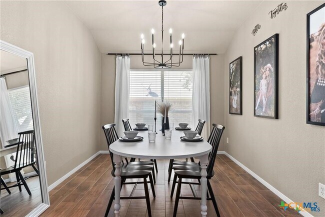 Building Photo - 3421 Doss St