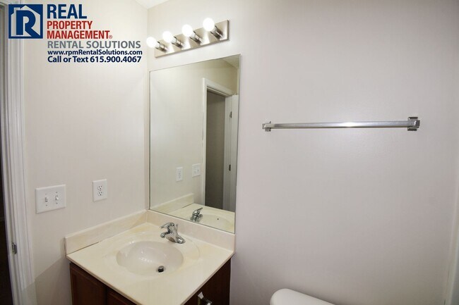 Building Photo - Beautiful Smyrna townhome less than 1 mile...
