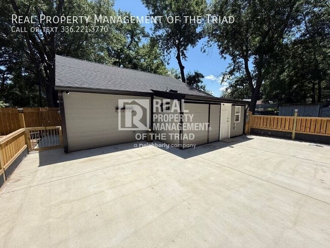 Building Photo - 1715 McKnight Mill Rd