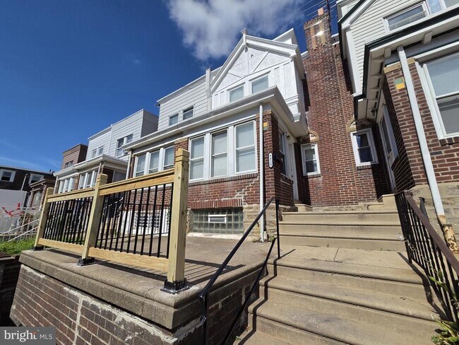 Building Photo - 4020 Howland St