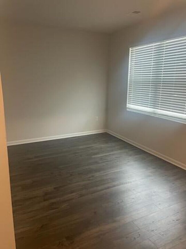 Building Photo - LIKE NEW HOME-NEIGHBORHOOD POOL, PICKLEBALL, CABANA,WALKING TRAILS