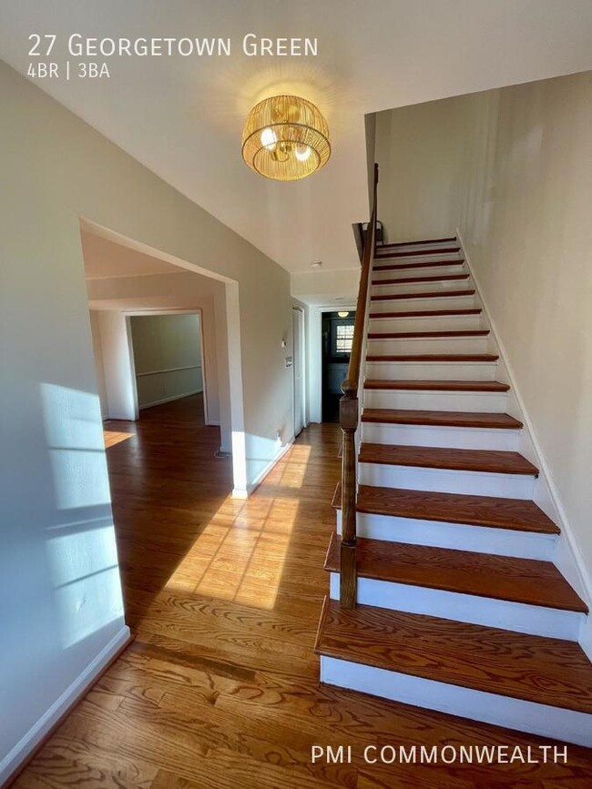 Building Photo - 4 Bed / 3 Bath Townhouse (Available 4/10/25)