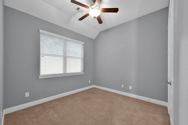 Building Photo - 21303 Hubbard Run Dr