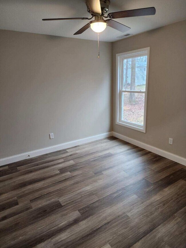 Building Photo - 3-Bedroom Single-Family Home Right off 10th Street in Cookeville