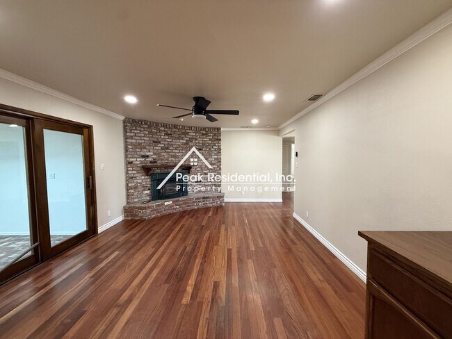 Building Photo - Spacious 3bd/2ba Carmichael Home With Sun Room