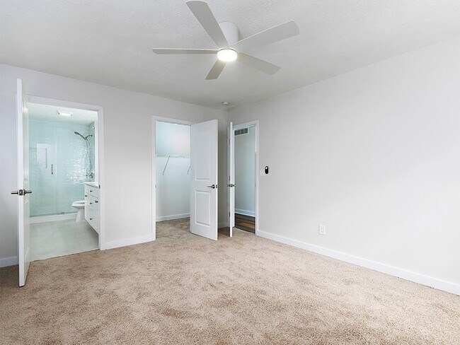 Building Photo - 2506 Kingsley Dr NE