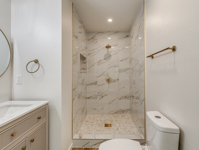 Building Photo - 1723 W Park Pl