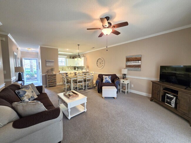 Building Photo - 4231 Hibiscus Dr