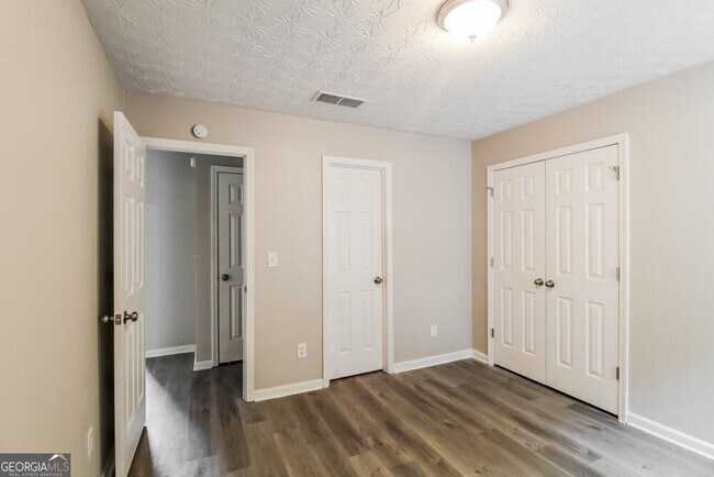 Building Photo - 315 Timberlake Terrace
